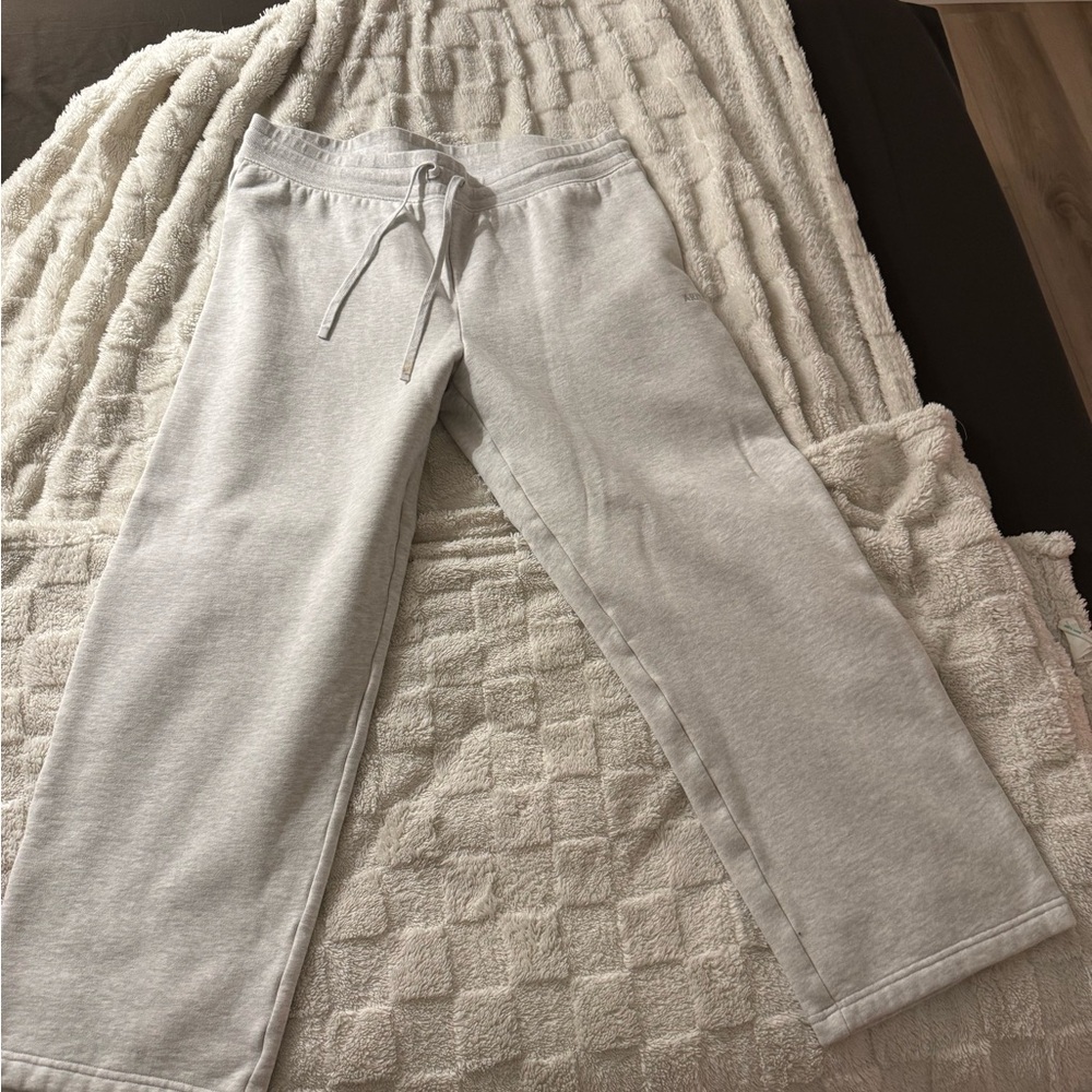 Aritzia perfect banded sweatpants size XL Heather cloud white